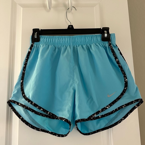 Nike athletic shorts - Picture 1 of 3